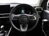 各操作スイッチなどもハンドルから手を放すことなく操作可能で安全運転に支援いたします!