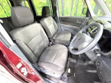 運転席シート廻りは使用感も少なく、良好な状態となっています。前オーナー様が丁寧に使っていたことがよくわかりますね。