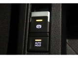 オートホールド付き電子パーキングシステムです。運転席/助手席です。安全装備をオプションで追加するのは日本的発想。フォルクスワーゲン車はサイドエアバッグを全車標準で装備しております。