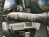 操作感も良好で、ウインカーやハザードランプの操作がスムーズに行えます。長距離運転でも疲れにくい設計となっています。細部にまでこだわりが感じられます。