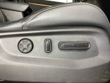 【電動シート】シート位置や角度を電動できめ細かに調整可能です。