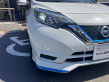 LEDヘッドランプを装備しておりますので、暗い道でも明るく照らしてくれるので安心して夜道やトンネルを運転できますよ!