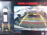 パノラミックビューモニター&バックモニター♪車両の前後左右に搭載した4つのカメラの映像を合成し、車を真上から見ているような映像を表示♪