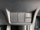 VSA(横滑り抑制)スイッチです。滑りやすい路面・カーブを走っている時に起こりがちな横滑りをコンピューター制御で抑制し、運転にゆとりをもたらします.