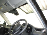 見通しのよいすっきりとした視界で、誰でも運転しやすいです。運転のしやすさは疲れにくさにも繋がりますよ♪
