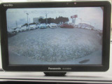 【バックカメラ装備】 リヤカメラにより後方の確認が出来ます。見通しが悪い夜の駐車場での車庫入れには、心強い味方となります。