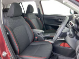 高いホールド性で運転姿勢が安定します。長距離ドライブでも疲れにくいのが魅力です。快適なドライビングライフをお送りください♪