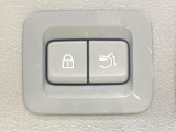【パワーバックドア】スマートキーや運転席のボタンを押すだけでリアゲートが自動で開閉します!荷物を持っている時や、高い位置にあるバックドアを閉める際に便利な機能です♪