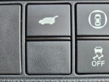 運転席から電動でテールゲートを開閉できる操作スイッチです。荷物の積み降ろしを快適にアシストします。
