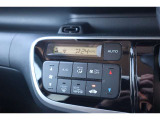 【オートエアコン】一度お好みの温度に設定すれば、車内の温度を検知し風量や温度を自動で調整!