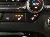 運転席、助手席には3段階で温度調節が可能なシートヒーターを装備しております。ステアリングヒーターはハンドルをじんわりと温めます♪寒い朝でも快適に運転できますよ♪