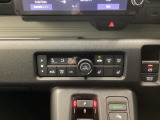 オートエアコンはこまめに温度調節するので、燃料の消費量をより少なくできます。シートヒーター付きなので寒い日も快適です。『ECONスイッチ』車を低燃費モードに自動制御します。