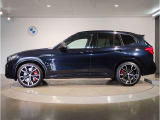 【拘りのFR】BMWが多く採用するFR車。ダイレクトでスポーティな加速感・シャープなハンドリングを実現。縦置きエンジンレイアウトにより、フラットで上質な乗り味です。