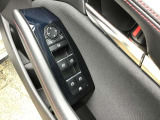 パワーウィンドウのスイッチ等は運転席右側へ集中してます
