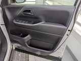パワーウィンドウのスイッチですよ。運転席に居ながら窓を開け閉めのコントロールできます。