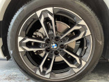 BMWならではの卓越した走りを支えるホイールと足回りです!日本車の走りに慣れている方にもぜひ体感して頂きたいほど、高いレベルでまとまっています!