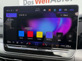 夜の車内をスタイリッシュに彩るインテリアアンビエントライトを装備。