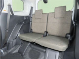 便利な5:5分割可倒式シートです。収納と乗車人数のバランスに優れています♪荷物の大きさに応じたラゲージスペースをフレキシブルに作り出せるので、シーンに応じた使い方ができます♪