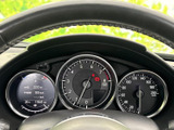 複数の円形表示がまとまり、走行に関わる情報を運転席から確認しやすい配置です。表示が見渡しやすく、日々の運転時も必要な情報を把握しやすい印象です。
