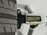 夏タイヤの残り溝は5.4mmです。スリップラインからは4.0mmとなっております。