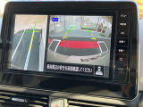 まるで真上から見ているような、視認性の良いアラウンドビューモニターです。駐車が苦手な方でもこれでらくらく駐車できますよ。