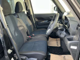 運転席まわりです。実際に座ってみて、乗り心地を体験してみてください。