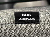 車両側方からの衝撃を緩和するSRSサイドエアバッグ(運転席/助手席)が付いてます