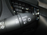 オートライト機能が装備されており車両が自動的に感知して暗くなるとライトを点灯してくれる便利な機能になっております♪