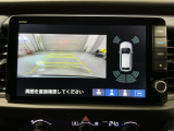 リバースギアに入れるだけで後方の表示へ切り替わります。夜間や雨の日の駐車も楽になりますよ。