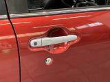 品質へのこだわり!フロアマットやシートなど車内をキレイに清掃し、ニオイや汚れなどを徹底的にクリーニングしてもらっております。室内はピカピカです☆