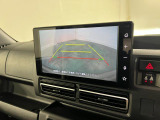 バックカメラついてます。しかもディスプレイオーディオ♪見た目もスマートで操作も簡単。車内の快適さがグッと上がるので日ぜひ一度使ってみてください