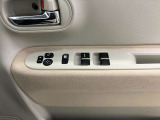 【運転席ドアスイッチ回り】パワーウィンドー[ロック機構]・電動格納式リモコンドアミラースイッチがまとまっているので操作しやすいです。