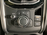 電動パーキングブレーキの搭載により、コンソールデザインの自由度が増すだけでなく安全性も向上。上り坂では路面勾配に応じて坂を登れる駆動力が発生してから解除するので後ろへずり下がる心配もありません!