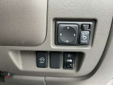 運転席右側に各種スイッチが集約されています!!