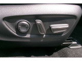 運転席8ウェイパワーシート搭載。微妙な調整が手軽にでき、ピッタリのポジションで運転することが可能です。