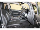 全ての座席で皆様に快適におくつろぎいただけるよう膝周りにゆとりを持たせ、心地よく座れるよう設計されています!!
