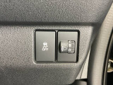 VSA(横滑り抑制)は滑りやすい路面・カーブを走っている時に起こりがちな横滑りをコンピューター制御で抑制し、運転にゆとりをもたらします