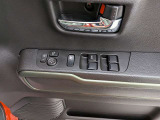 パワーウィンドウのスイッチですよ。運転席に居ながら窓を開け閉めのコントロールできます。