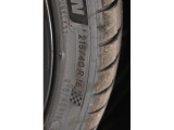 タイヤサイズは215/410R18です。