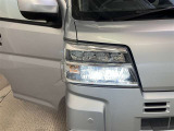 LEDヘッドライトです。デザイン性がよくとても明るいので、夜間の走行や悪天候でも安心です。しかも長寿命!