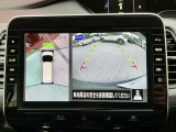 アラウンドビューモニターは車の全方位をカメラで映しだして障害物や人を確認、周りの状況を確認しながら安全に駐車できる便利な装備になります。