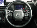 ハンドルには、ボリューム調整・選曲などができるオーディオコントロールと、アダプティブ・クルーズ・コントロールスイッチが装備されており、ハンドルから手を離さずに操作が出来きて便利で安全です。