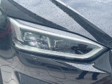 ●LEDハイビームが多数独立で存在し、ハイビーム時に対向車や前方を走る車の部分をロービームに切り替えが可能!!シーケンシャルウインカーも装備!!