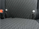 ◆ISOFIX◆シートベルトいらずでチャイルドシートと固定金具を連結するだけでガッチリ固定できます。