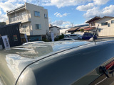 目立つキズ凹み等はありませんが、中古車という商品の特性ルーフには子キズや塗装しみがあります