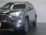 LEDヘッドライトです。デザイン性が良くとても明るいので、夜間の走行や悪天候でも安心です。しかも長寿命!