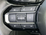 ステアリングスイッチ装備!運転しながら手元でオーディオの操作などができます。