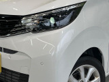 【LEDヘッドライト】悪天候や夜間走行時も良好な視界を確保し安心して運転できる高輝度LEDヘッドライトを装備!点灯速度が早く、消費電力も抑えられています。