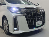 高輝度で点灯速度が速く、しかも消費電力の少ないLEDヘッドライトが装備されています!LEDの明るい光が走行中の視界の確保をサポートして、夜のドライブがより楽しく安全に運転できます♪