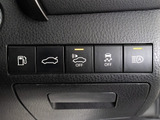 ★使いやすさや安全性を追求したステアリング周り!高級車ゆえにスイッチ類が多いのも特徴ですね!考え尽くされた配置ですぐに使いこなす事が出来ますのでご安心下さい!是非、体感してみて下さい!!